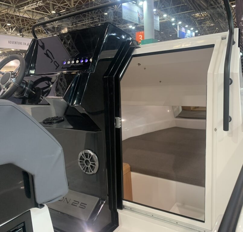 Protagon 25 Sundeck mit Kabine, Sonderausstattung + Yamaha 200 PS Protagon 25 Sundeck mit Kabine, Sonderausstattung + Yamaha 200 PS