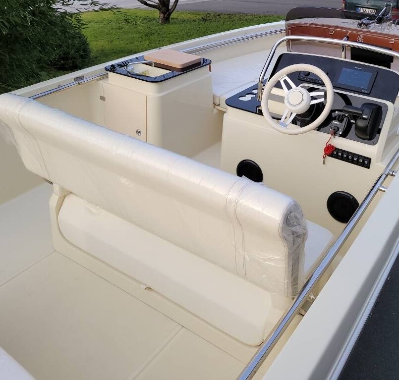 INVICTUS SX200 mit Sonderausstattung und Yamaha 150 PS INVICTUS SX200 mit Sonderausstattung und Yamaha 150 PS