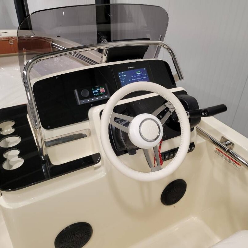 INVICTUS SX200 mit Sonderausstattung und Yamaha 150 PS INVICTUS SX200 mit Sonderausstattung und Yamaha 150 PS