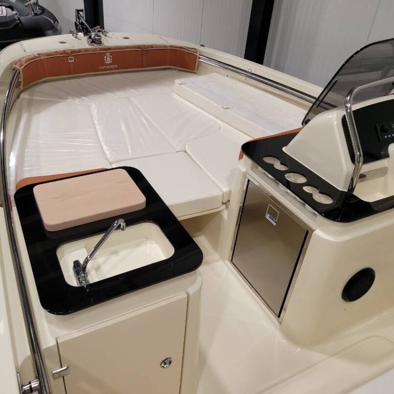 INVICTUS SX200 mit Sonderausstattung und Yamaha 150 PS INVICTUS SX200 mit Sonderausstattung und Yamaha 150 PS