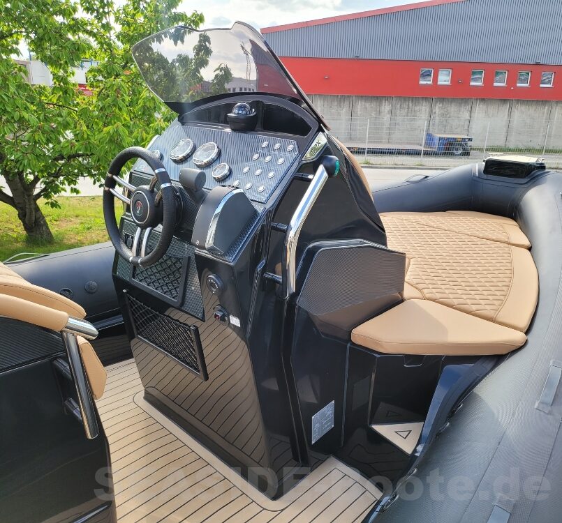 SPX RIB 24 Dinette mit Sonderausstattung und Mercury 300 PS SPX RIB 24 Dinette mit Sonderausstattung und Mercury 300 PS