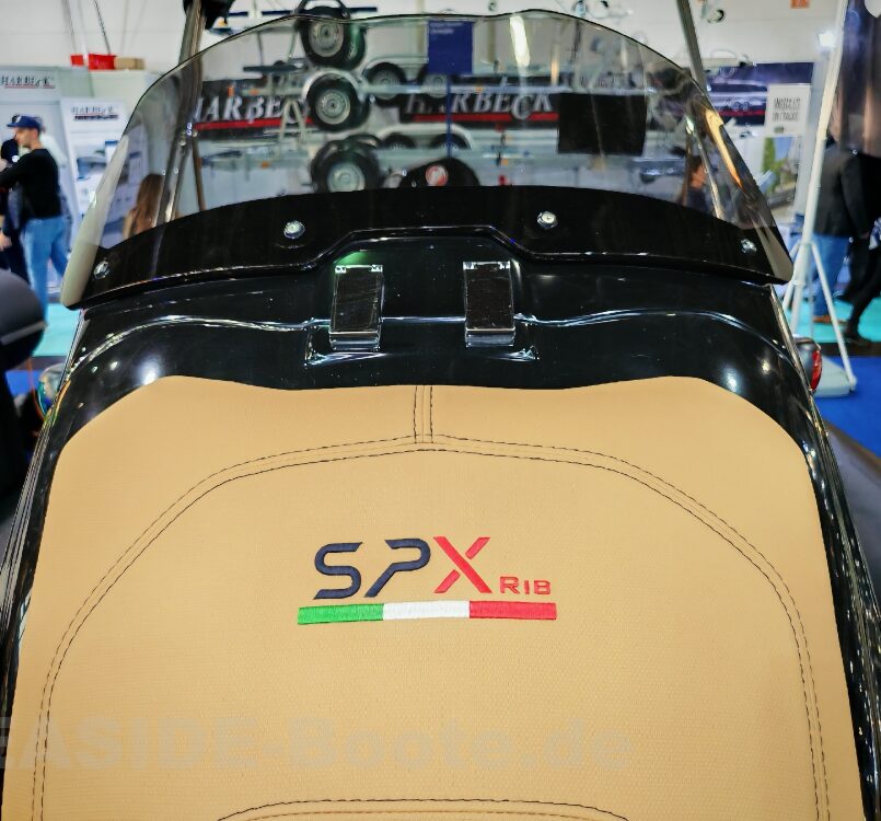 SPX RIB 24 Dinette mit Sonderausstattung und Mercury 300 PS SPX RIB 24 Dinette mit Sonderausstattung und Mercury 300 PS