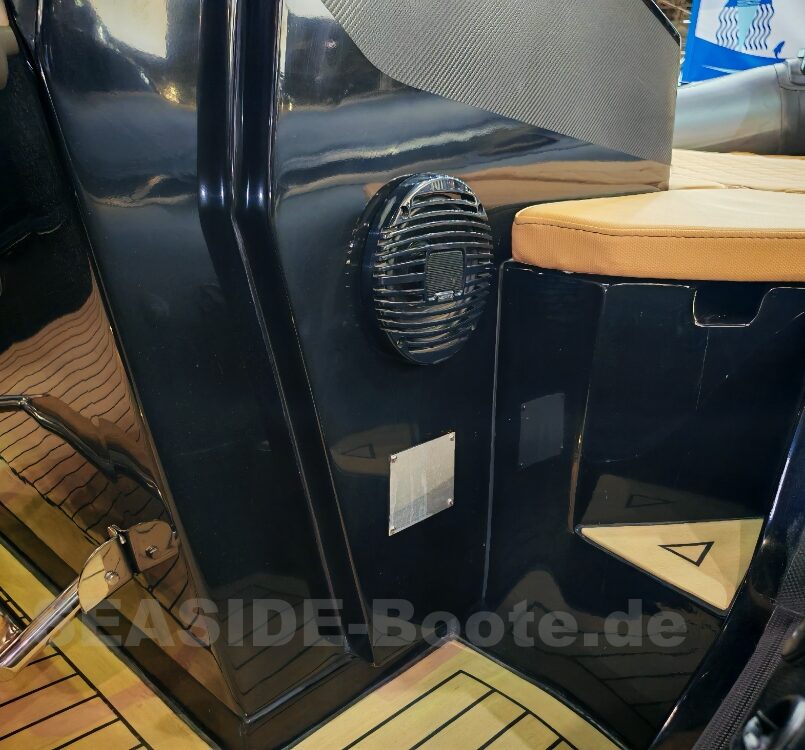 SPX RIB 24 Dinette mit Sonderausstattung und Mercury 300 PS SPX RIB 24 Dinette mit Sonderausstattung und Mercury 300 PS