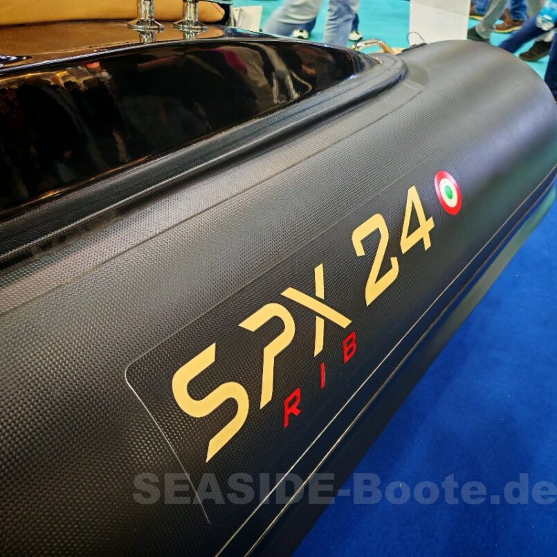 SPX RIB 24 Dinette mit Sonderausstattung und Mercury 300 PS SPX RIB 24 Dinette mit Sonderausstattung und Mercury 300 PS