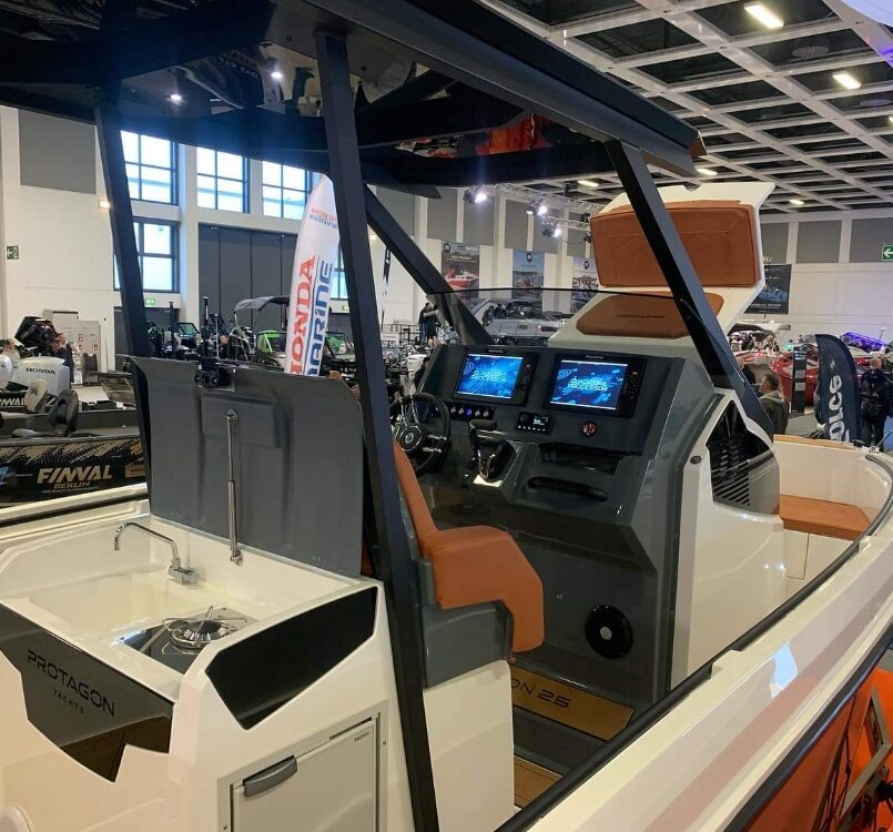 Protagon 25 Space – Open Version mit Sonderausstattung und Yamaha 300PS Protagon 25 Space – Open Version mit Sonderausstattung und Yamaha 300PS