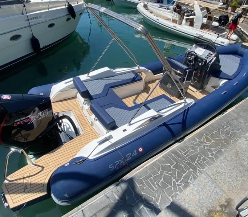 SPX RIB 24 Dinette (U-Sitzgruppe im Heck) SPX RIB 24 Dinette (U-Sitzgruppe im Heck)