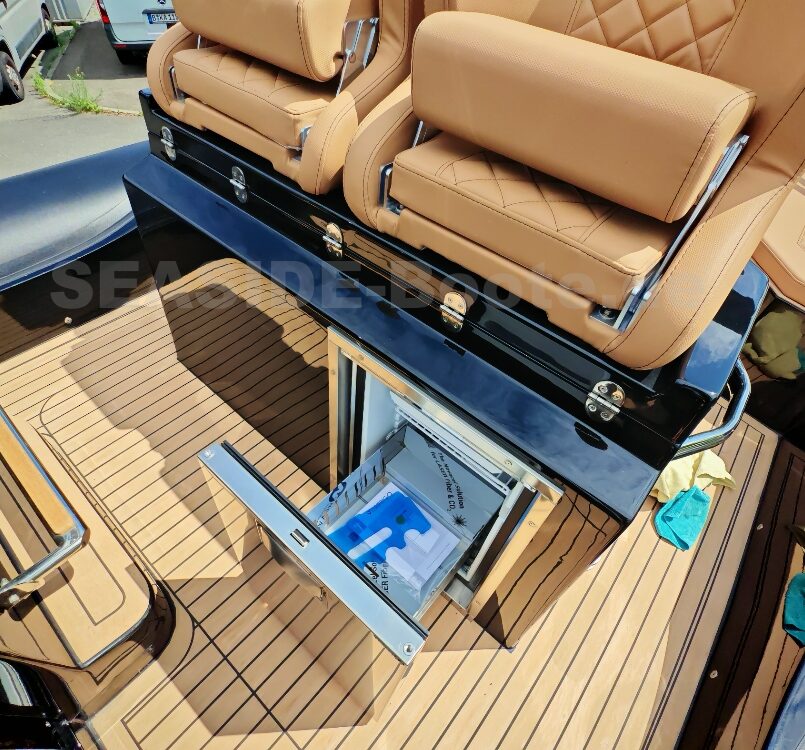 SPX RIB 32 Dinette mit Sonderausstattung und 2x Mercury 300 XS PRO SPX RIB 32 Dinette mit Sonderausstattung und 2x Mercury 300 XS PRO