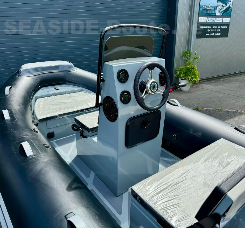 ZAR Mini RIB PRO 14DL Black Line, Länge 4.20m, Sonderausstattung + Yamaha 50PS ZAR Mini RIB PRO 14DL Black Line, Länge 4.20m, Sonderausstattung + Yamaha 50PS