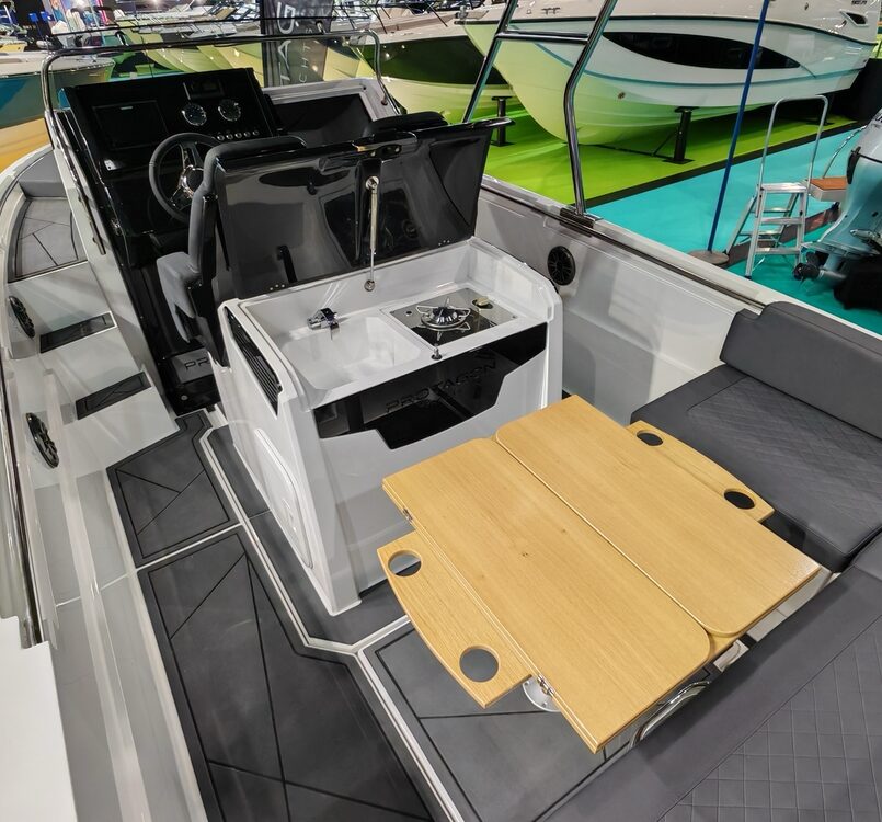 Motorboot Protagon 25 Sundeck – Kabinenversion Motorboot Protagon 25 Sundeck – Kabinenversion