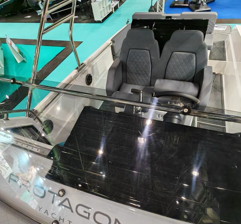 Motorboot Protagon 25 Sundeck – Kabinenversion Motorboot Protagon 25 Sundeck – Kabinenversion