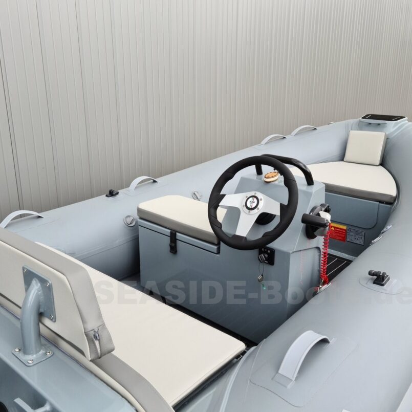 ZAR Mini LUX12 GREYLINE, Länge 3,50m + Yamaha 15PS (Führerscheinfrei) ZAR Mini LUX12 GREYLINE, Länge 3,50m + Yamaha 15PS (Führerscheinfrei)